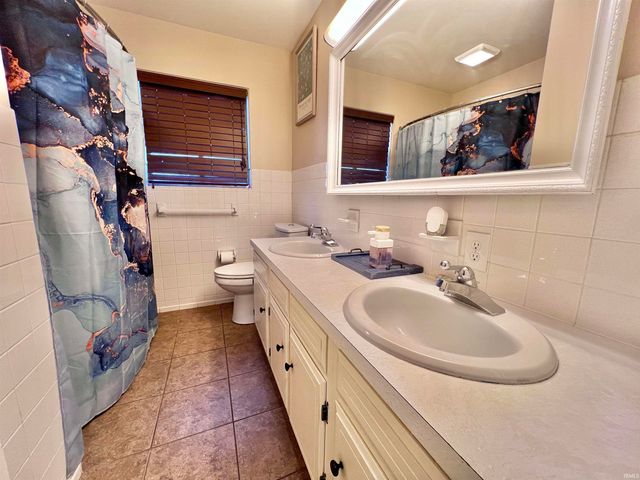 712 Maple Lane, Newburgh, IN 47630