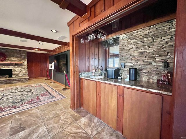 712 Maple Lane, Newburgh, IN 47630