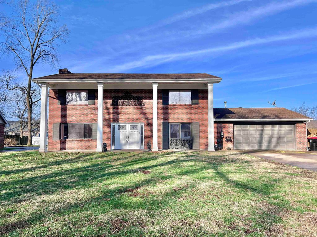 712 Maple Lane, Newburgh, IN 47630