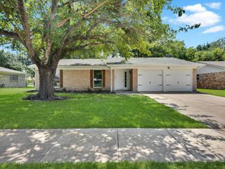 705 Sue Ann Lane, Burleson, TX 76028
