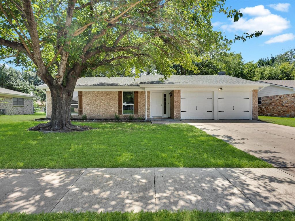 705 Sue Ann Lane, Burleson, TX 76028