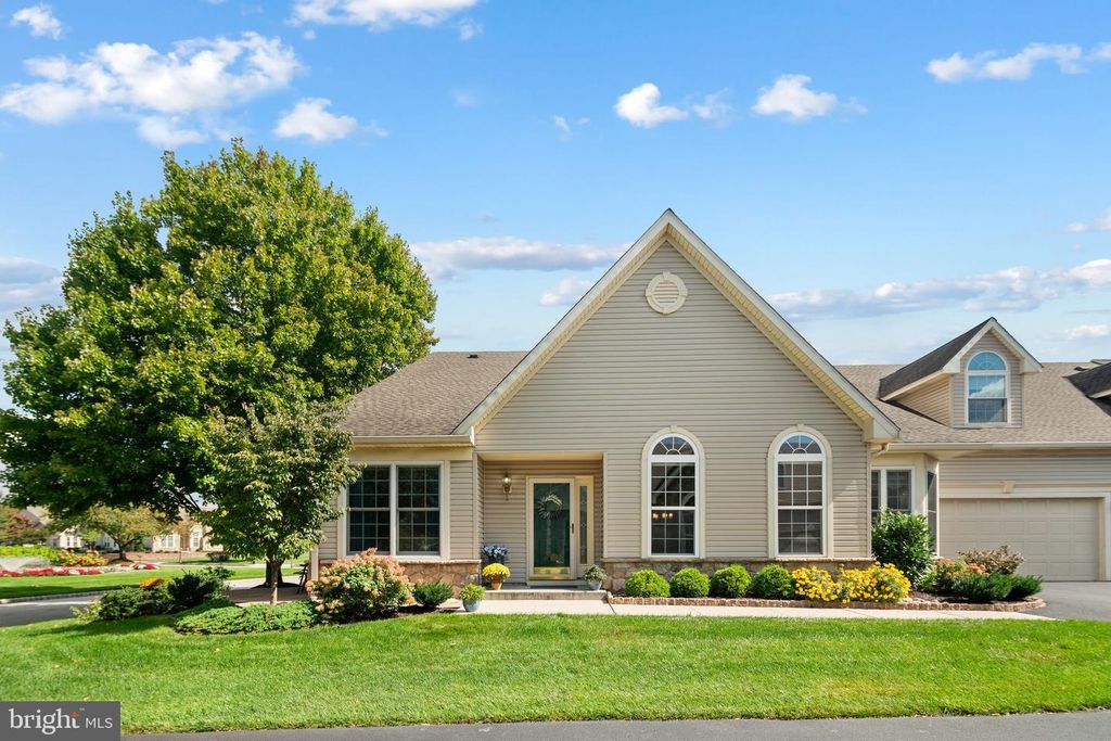 6 SHADY BROOK DR, LANGHORNE, PA 19047 — exterior