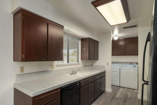 3110 Ezie, Clovis, CA 93611