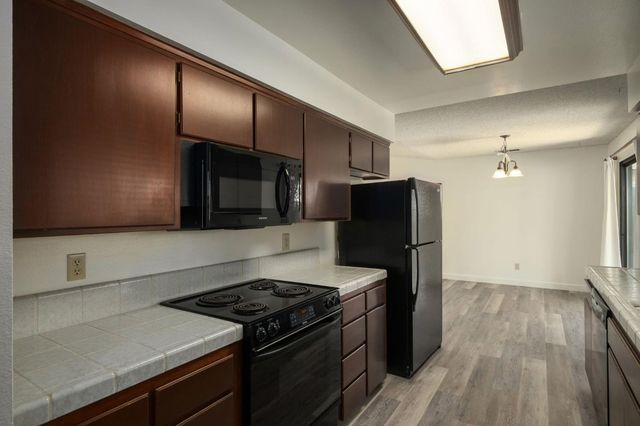 3110 Ezie, Clovis, CA 93611