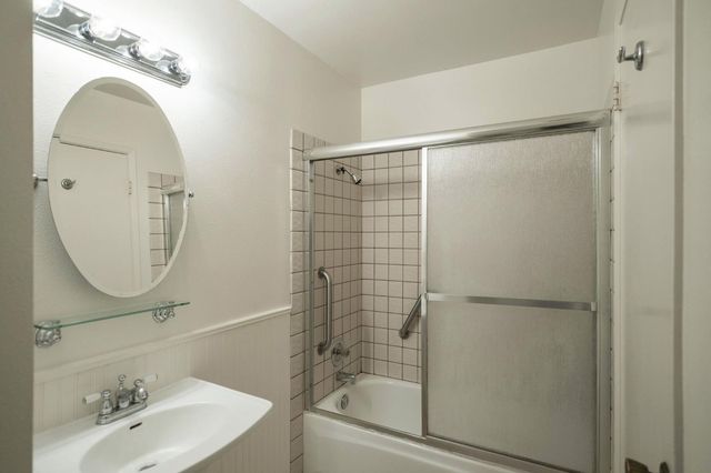 3110 Ezie, Clovis, CA 93611