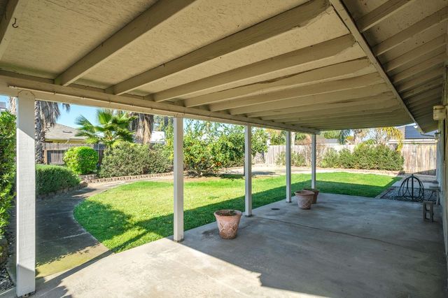 3110 Ezie, Clovis, CA 93611