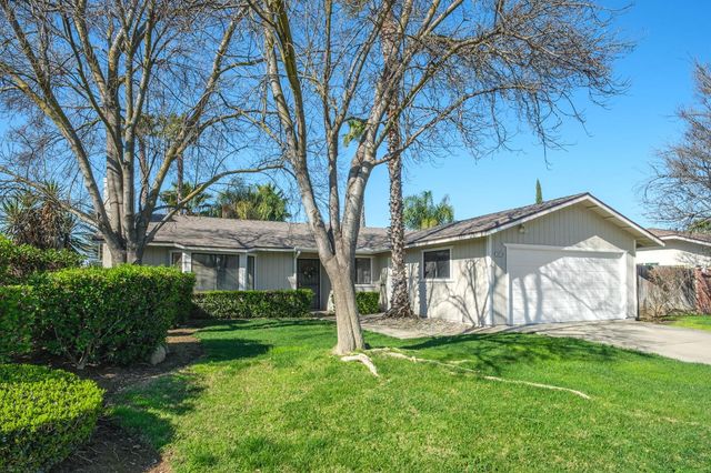 3110 Ezie, Clovis, CA 93611