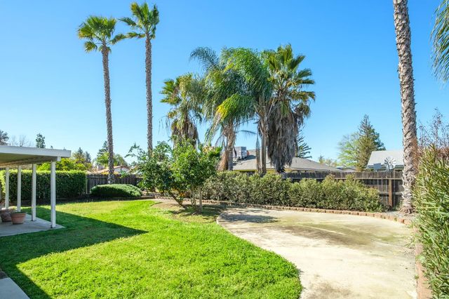 3110 Ezie, Clovis, CA 93611