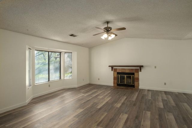 3110 Ezie, Clovis, CA 93611