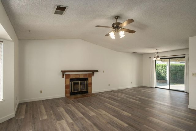 3110 Ezie, Clovis, CA 93611