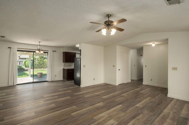 3110 Ezie, Clovis, CA 93611