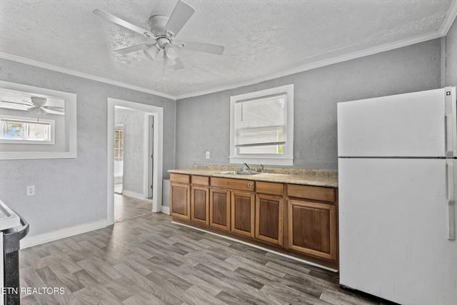 5802 N Broadway St, Knoxville, TN 37918