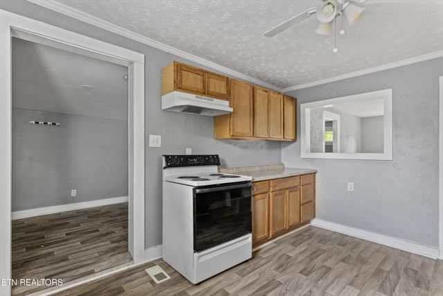 5802 N Broadway St, Knoxville, TN 37918