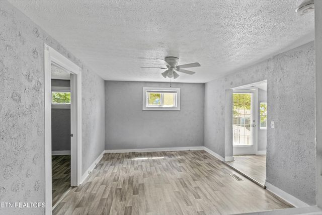 5802 N Broadway St, Knoxville, TN 37918
