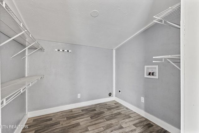5802 N Broadway St, Knoxville, TN 37918