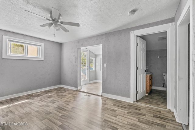 5802 N Broadway St, Knoxville, TN 37918