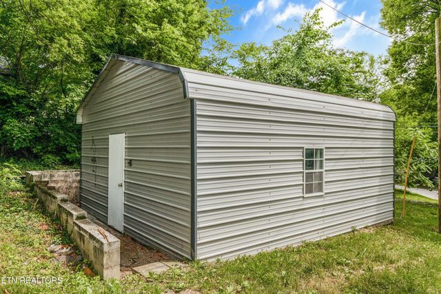 5802 N Broadway St, Knoxville, TN 37918