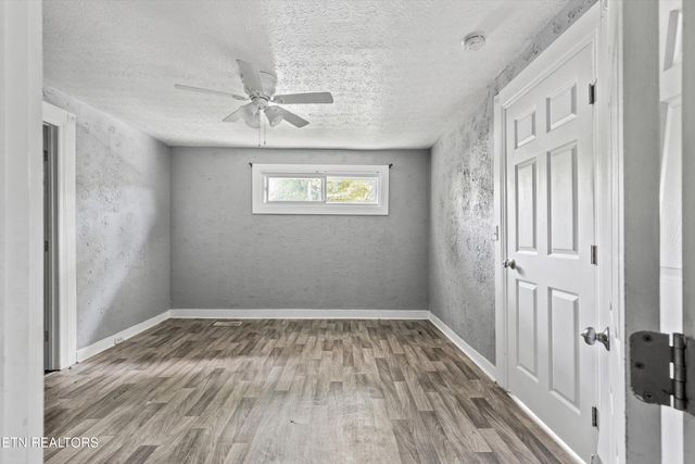 5802 N Broadway St, Knoxville, TN 37918