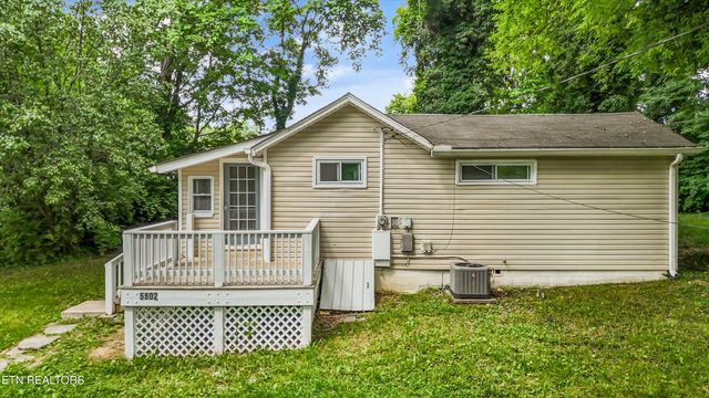 5802 N Broadway St, Knoxville, TN 37918
