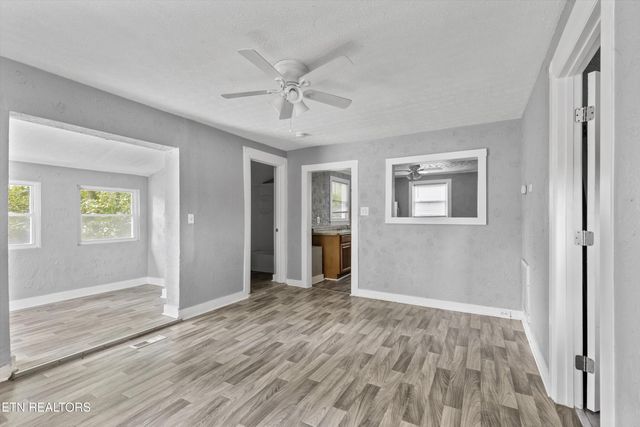 5802 N Broadway St, Knoxville, TN 37918