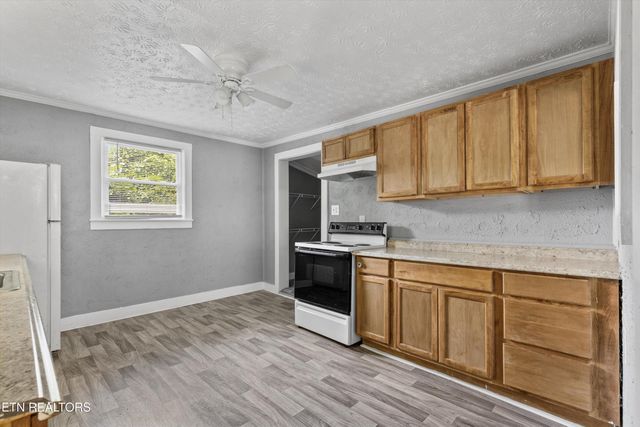 5802 N Broadway St, Knoxville, TN 37918