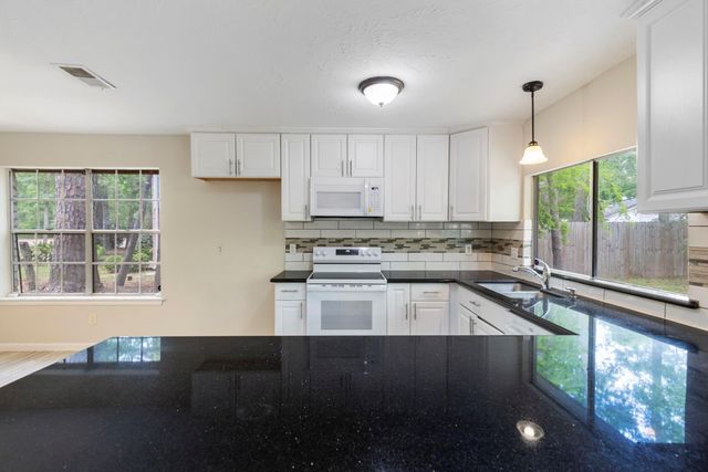 12106 Gray Oak Place, The Woodlands, TX 77380