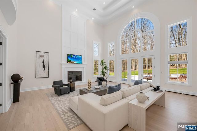 11 Alford Drive, Saddle River, NJ 07458