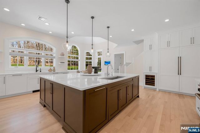 11 Alford Drive, Saddle River, NJ 07458