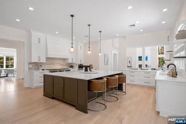 11 Alford Drive, Saddle River, NJ 07458
