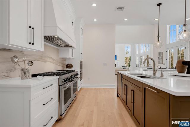 11 Alford Drive, Saddle River, NJ 07458