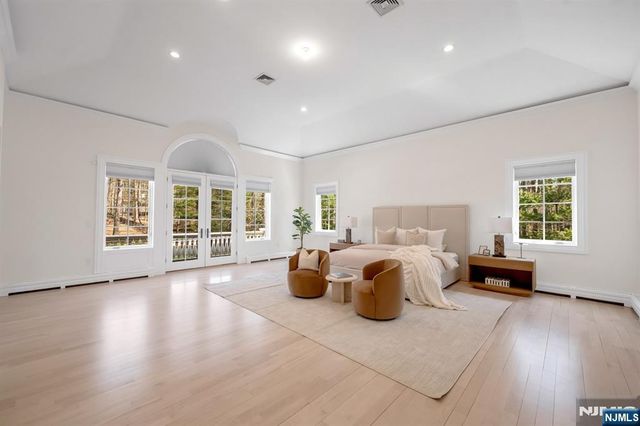 11 Alford Drive, Saddle River, NJ 07458
