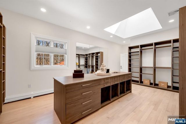 11 Alford Drive, Saddle River, NJ 07458