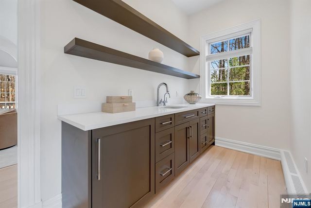 11 Alford Drive, Saddle River, NJ 07458
