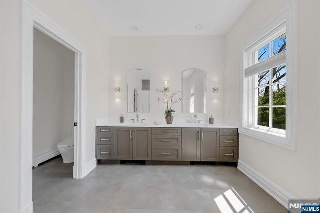 11 Alford Drive, Saddle River, NJ 07458