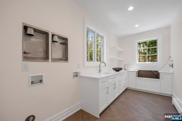 11 Alford Drive, Saddle River, NJ 07458