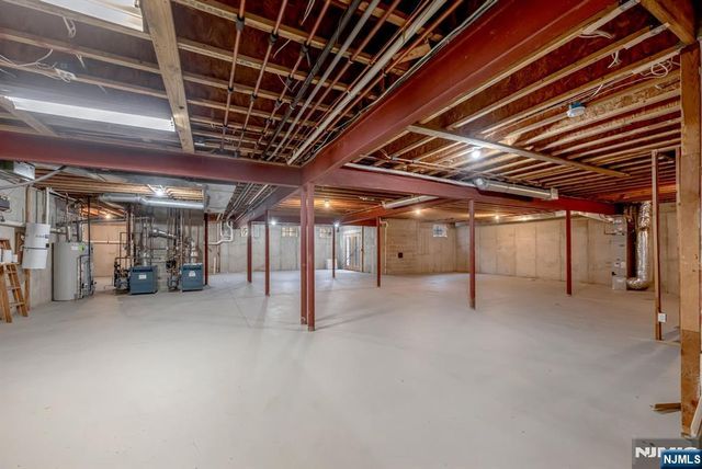 11 Alford Drive, Saddle River, NJ 07458