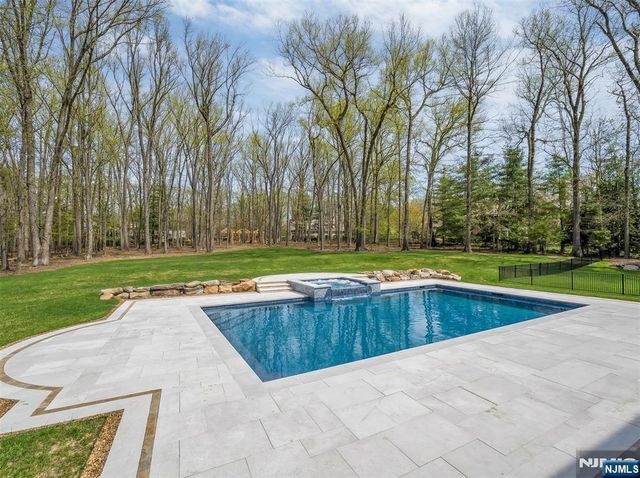 11 Alford Drive, Saddle River, NJ 07458