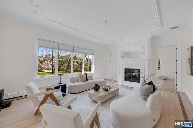 11 Alford Drive, Saddle River, NJ 07458