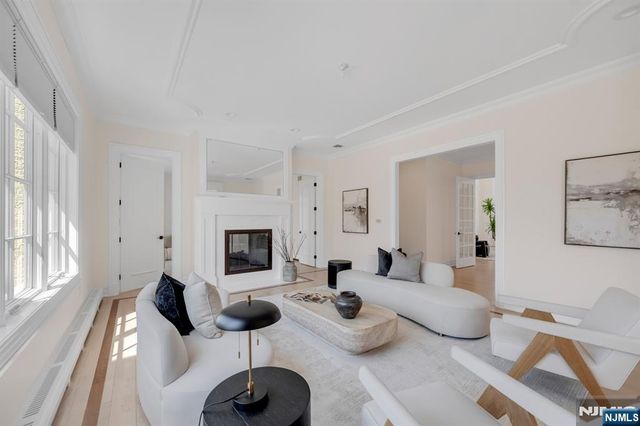 11 Alford Drive, Saddle River, NJ 07458