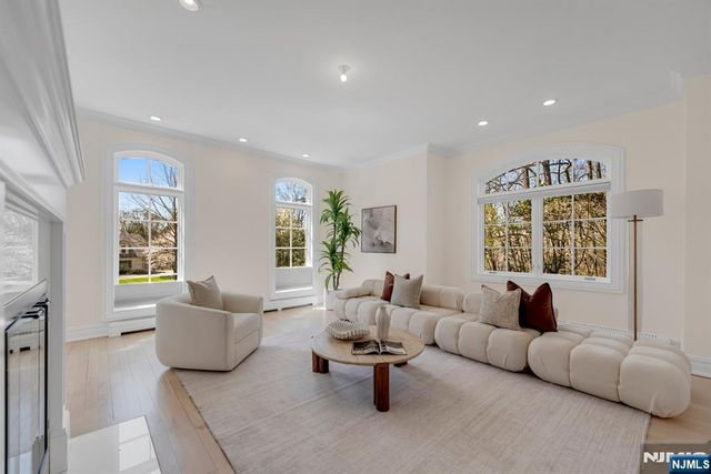 11 Alford Drive, Saddle River, NJ 07458
