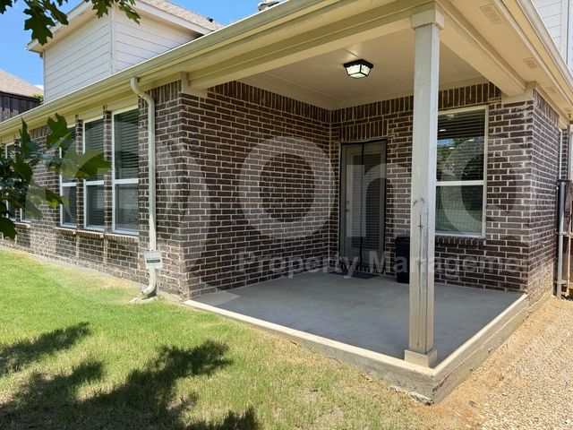 211 Copper Canyon Drive, Lewisville, TX 75067