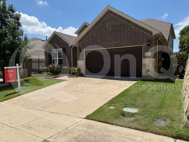 211 Copper Canyon Drive, Lewisville, TX 75067
