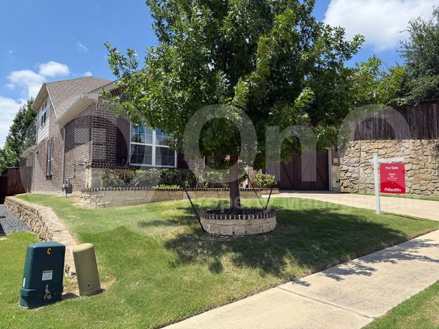 211 Copper Canyon Drive, Lewisville, TX 75067