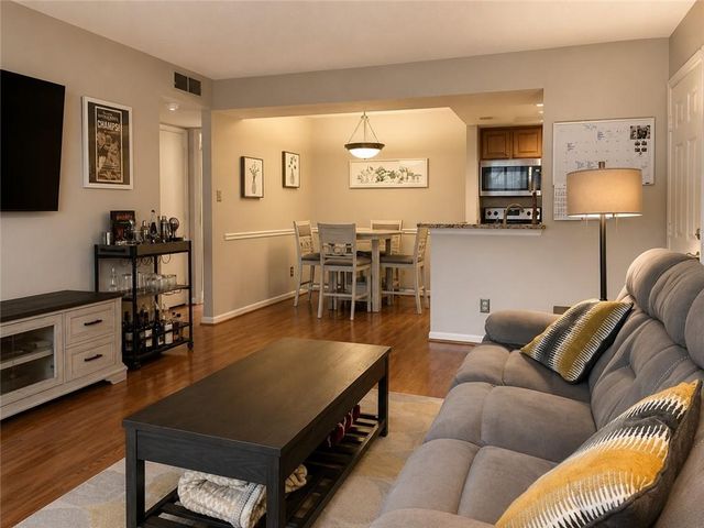 3075 Chastain Park Court NE, Atlanta, GA 30342
