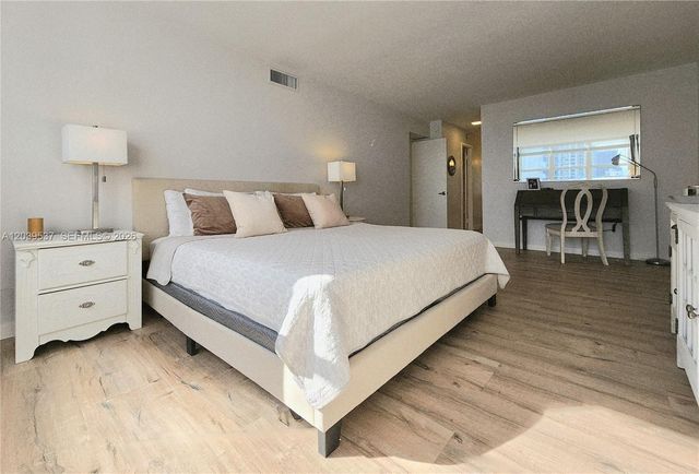 2751 S Ocean Dr 1406S, Hollywood, FL 33019