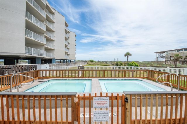 800 Sandcastle Dr 111, Port Aransas, TX 78373