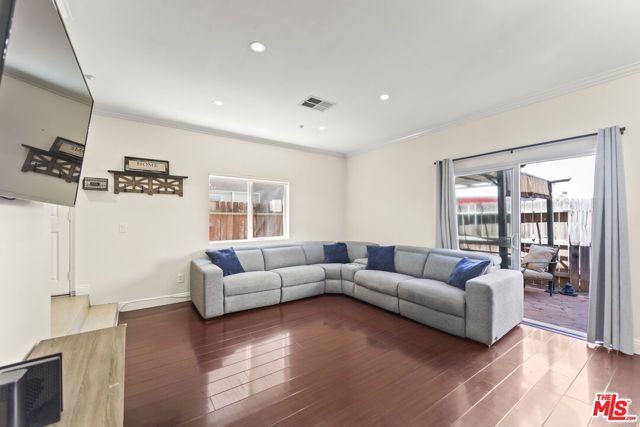 8554 Burnet Avenue 125, North Hills (los Angeles), CA 91343