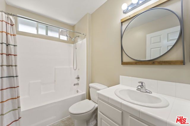 8554 Burnet Avenue 125, North Hills (los Angeles), CA 91343