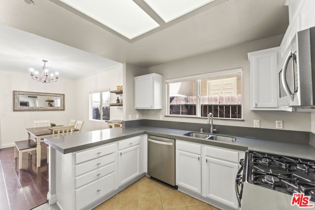 8554 Burnet Avenue 125, North Hills (los Angeles), CA 91343