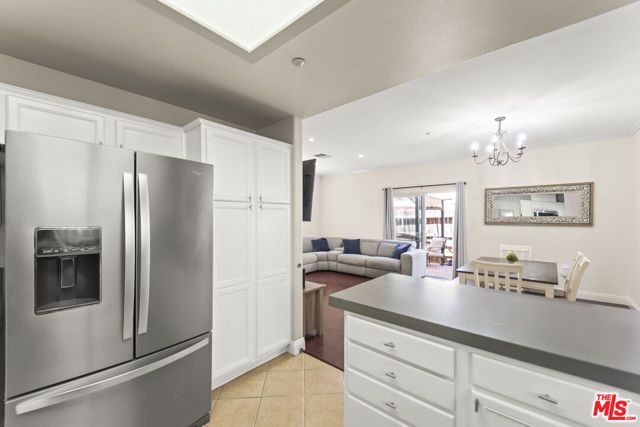 8554 Burnet Avenue 125, North Hills (los Angeles), CA 91343